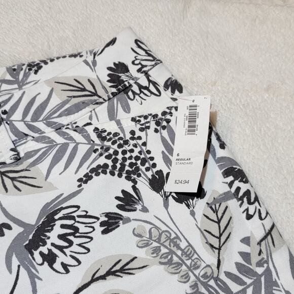 NEW Old Navy Floral Print Women's Pixie Shorts - Picture 5 of 7